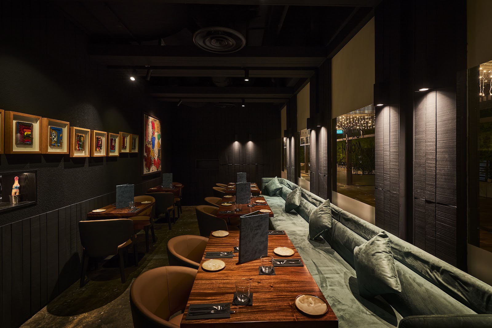 Dim Japanese-style speakeasy like The Horse's Mouth
