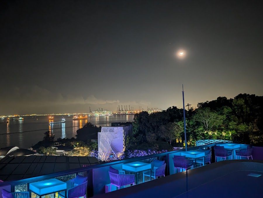 Rumours Rooftop Bar bar service