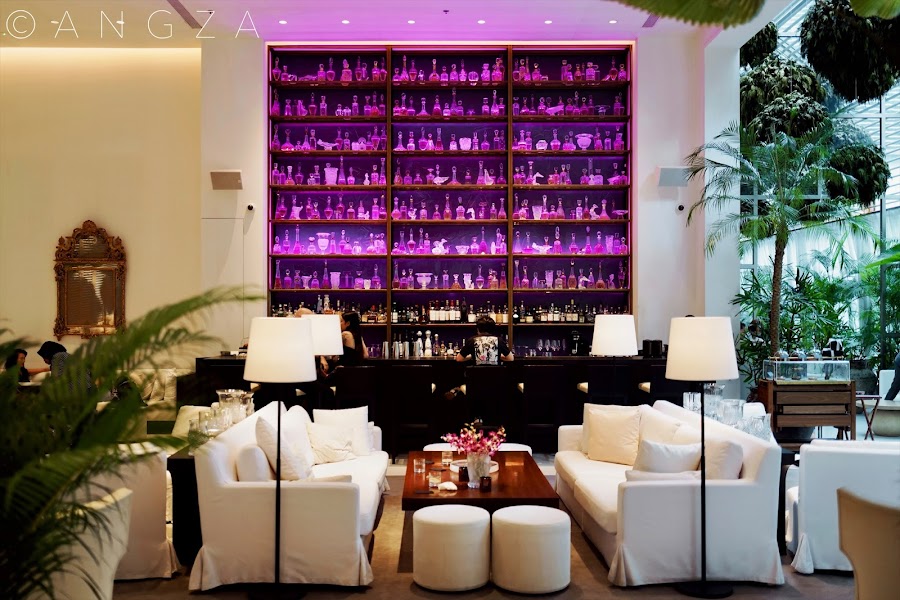 The Lobby Bar Singapore EDITION interior