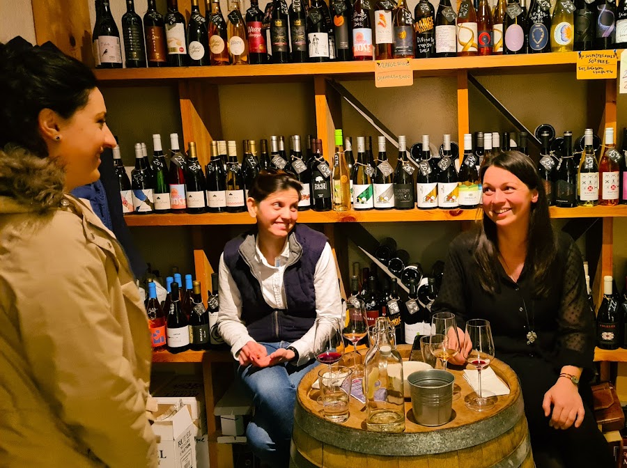 Vino Orenda tasting pour close up