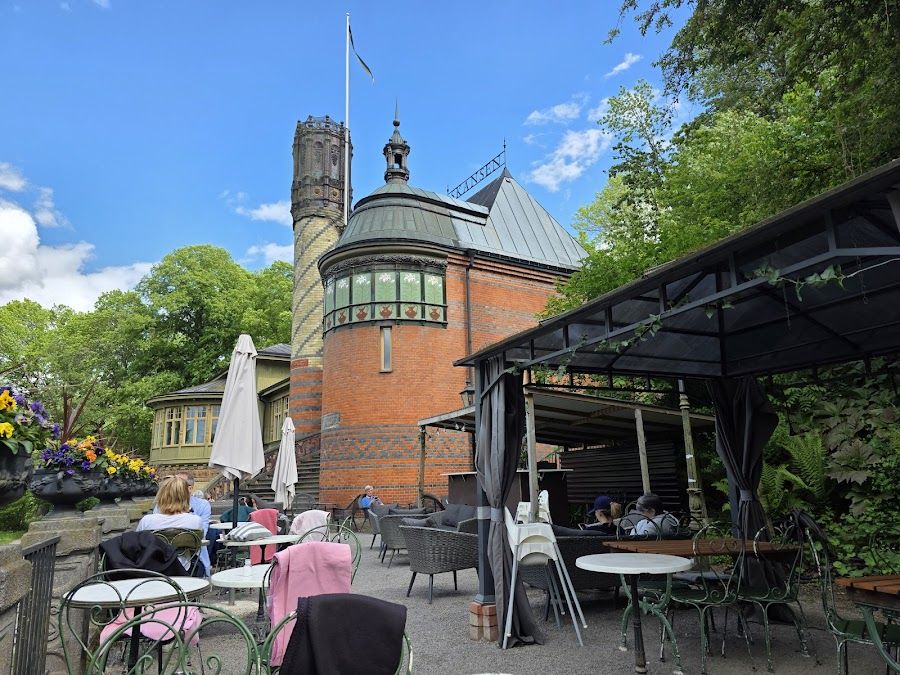Flickorna Helin Sodermalm atmosphere