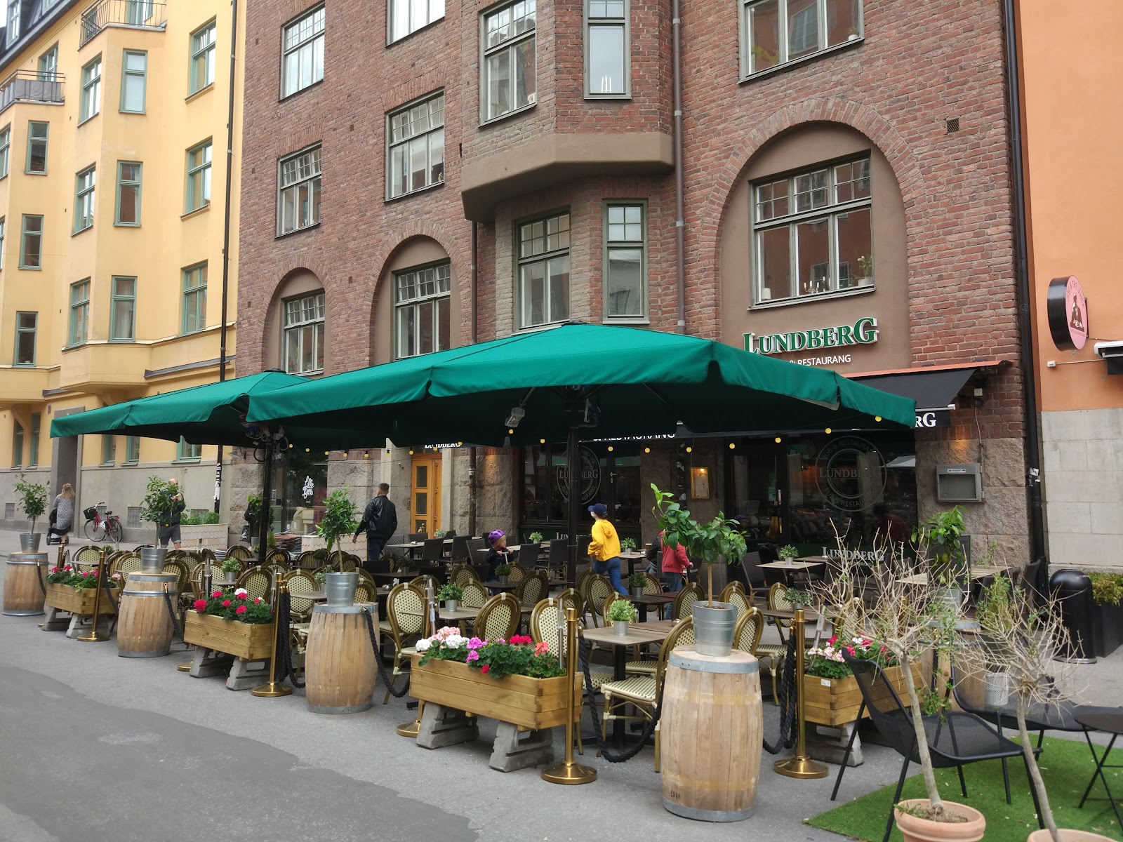 Neighbourhood sports pub with screens on Rorstrandsgatan in Stockholm