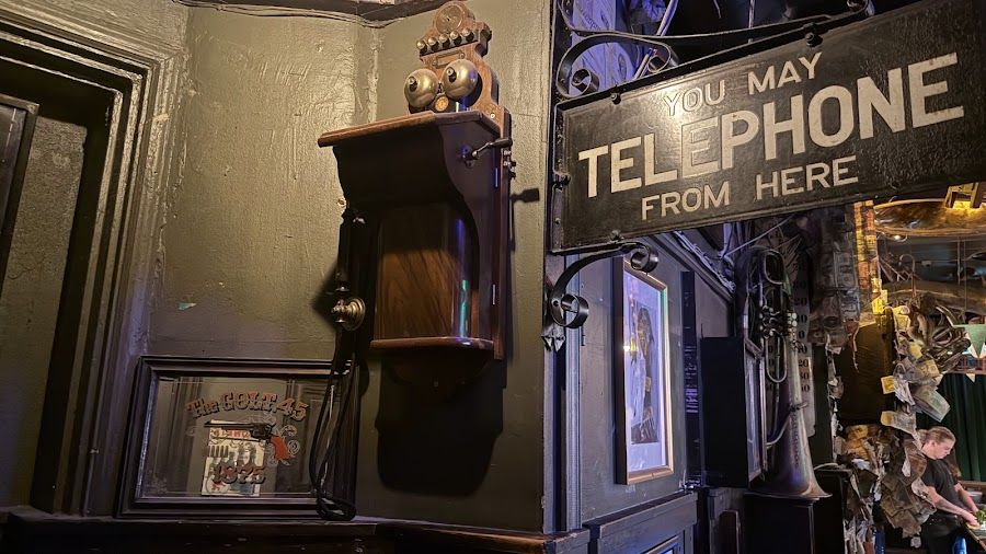 Stampen Jazz Pub bar service