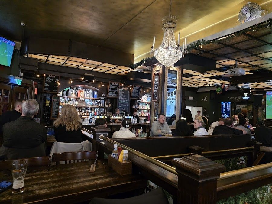 The Liffey Irish Pub bar service