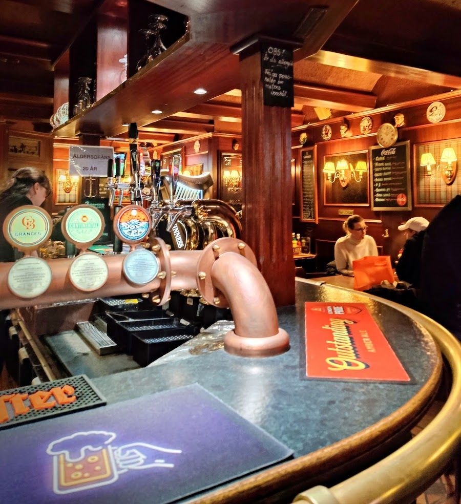 The London Pub Norrmalm atmosphere