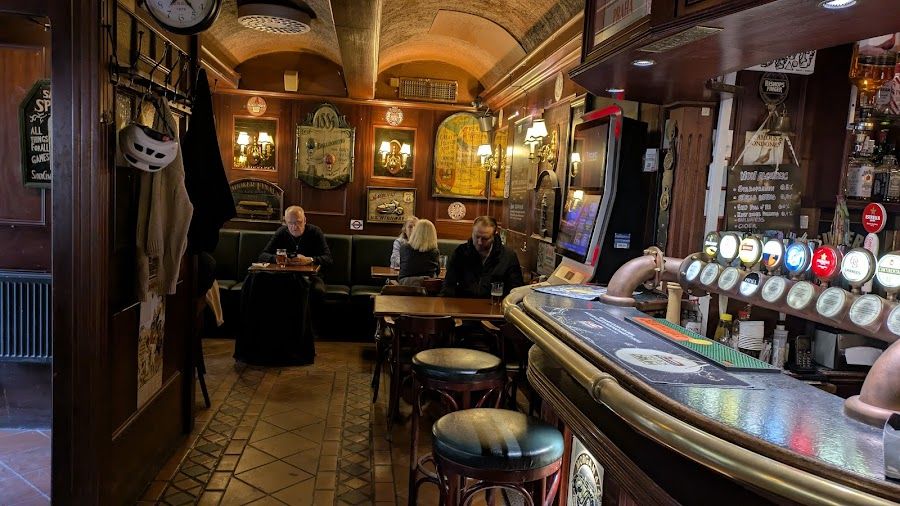 The London Pub bar service