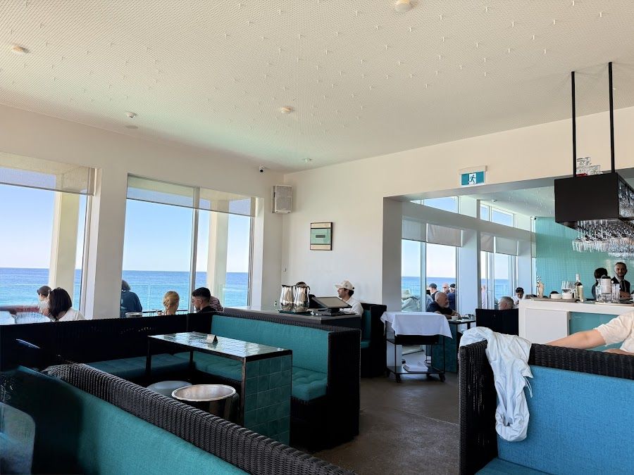 Icebergs Dining Room and Bar bar service