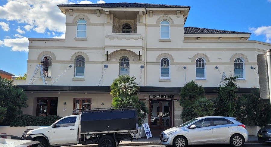 The Clovelly Hotel bar service