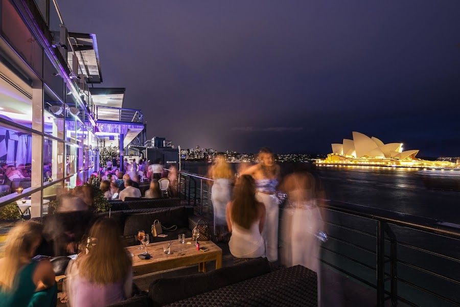 Cruise Bar bar service