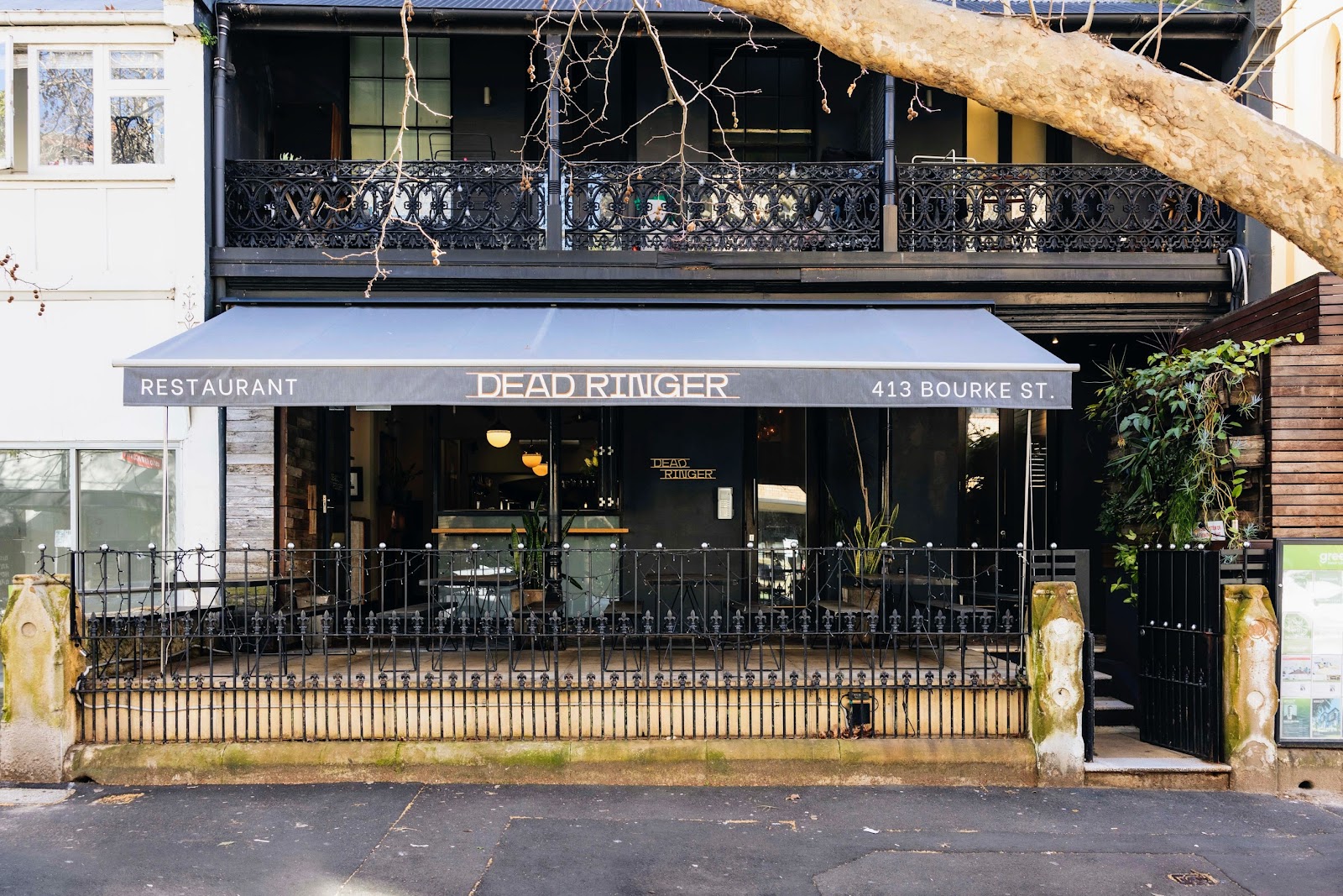 Dead Ringer, Sydney