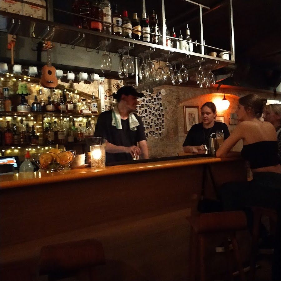 Grandma's Bar CBD atmosphere