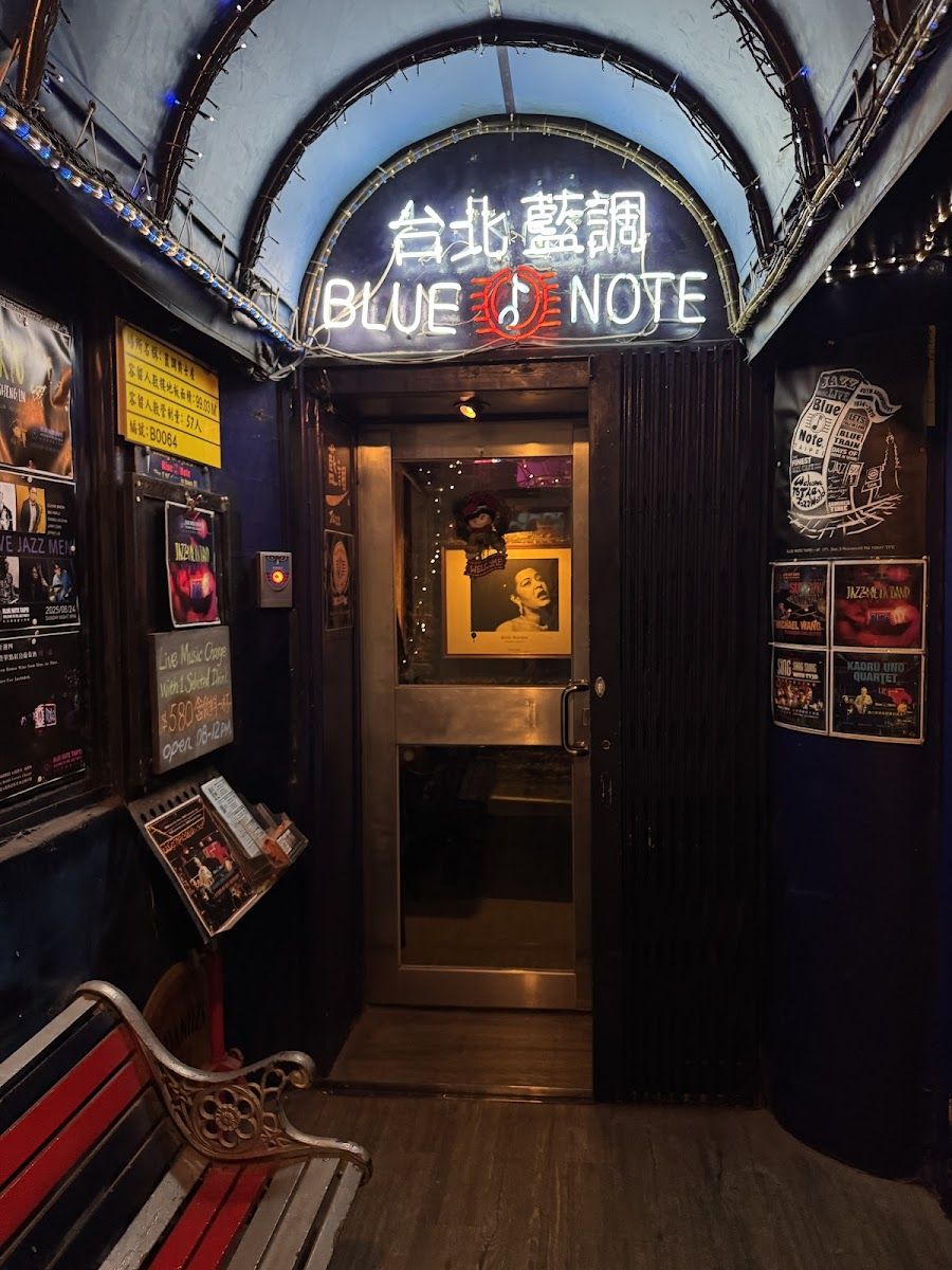 Blue Note Taipei cocktail at the bar