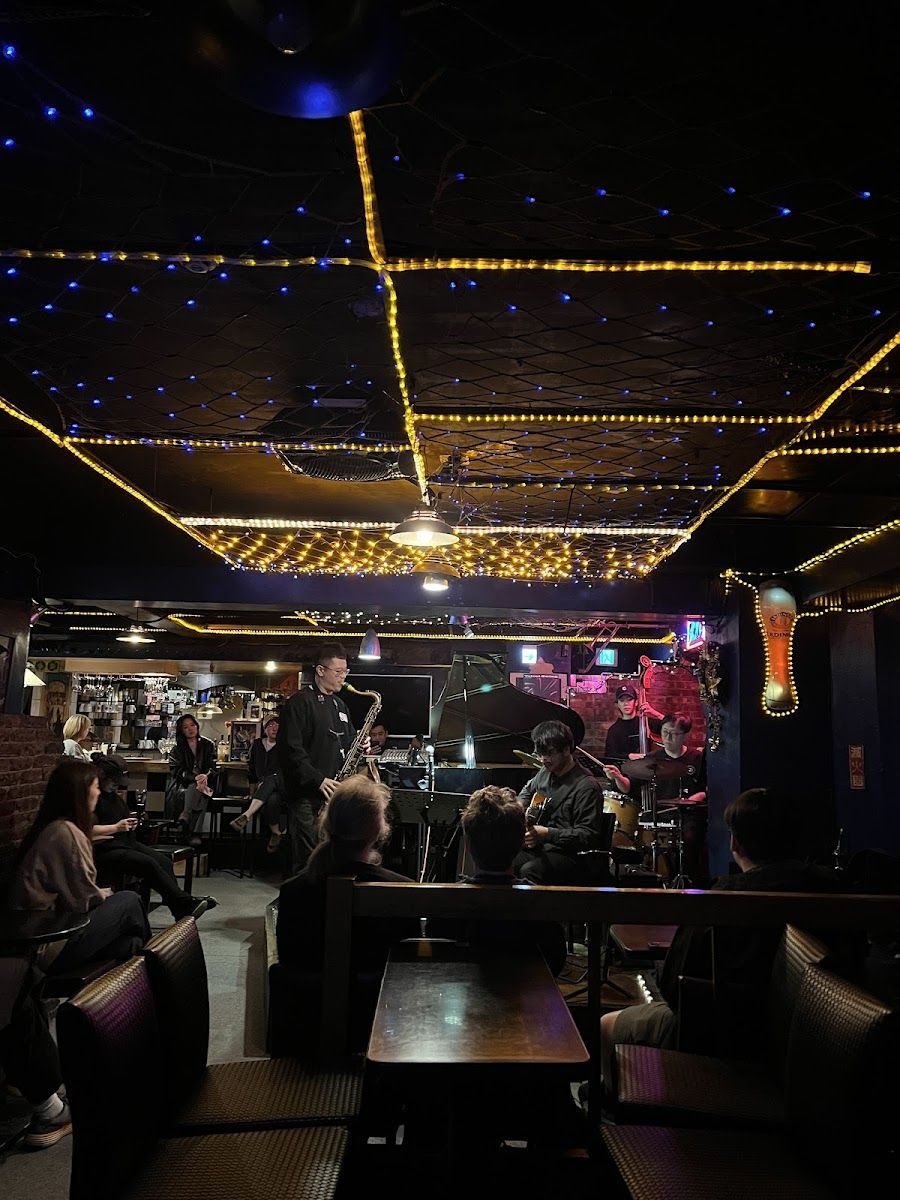 Blue Note Taipei bar service