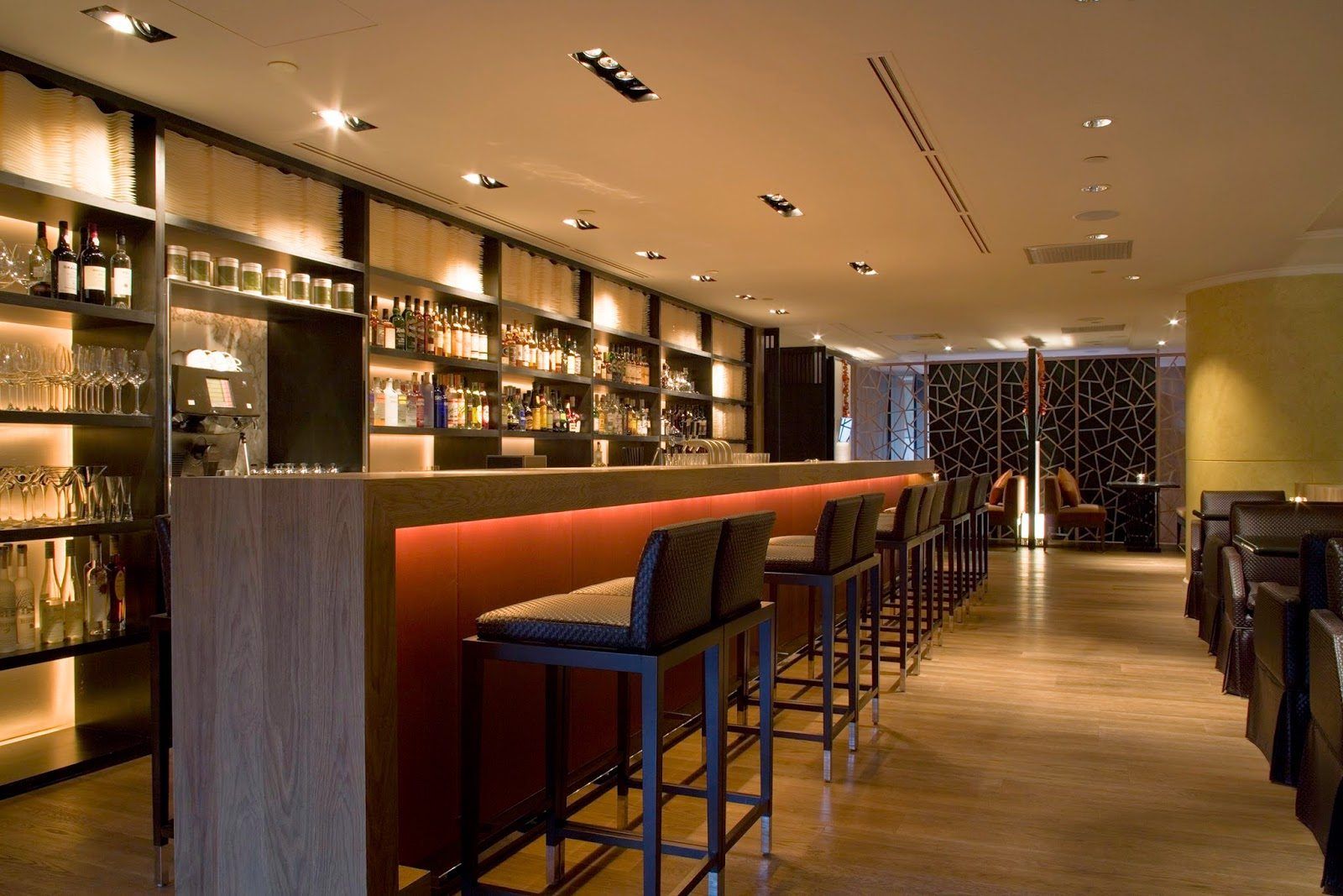 Cheers Sports Bar at Grand Hyatt Taipei bar interior