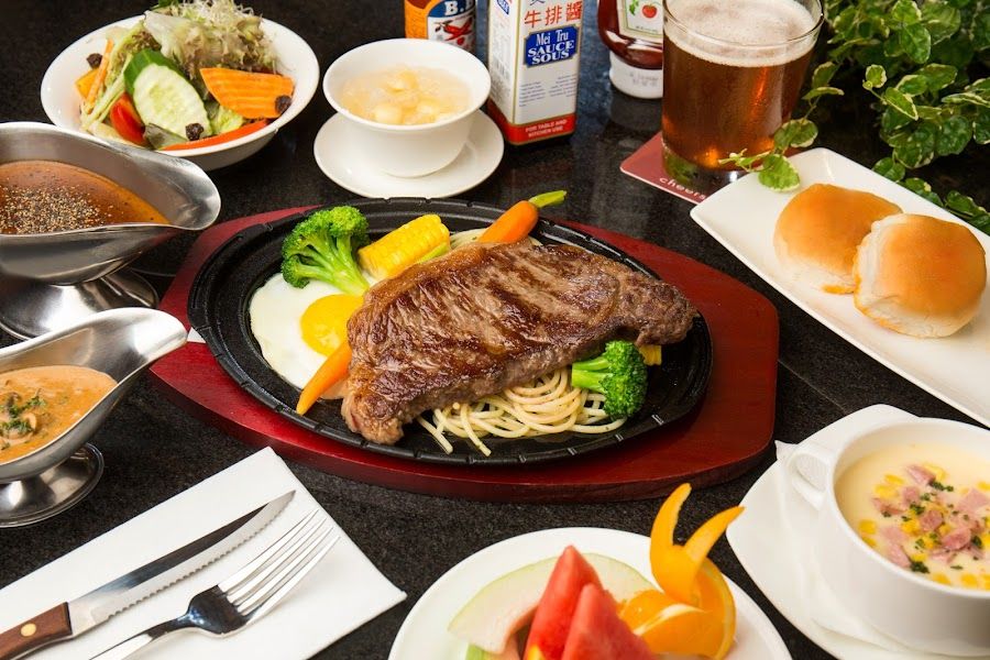 Cheers Sports Bar at Grand Hyatt Taipei interior