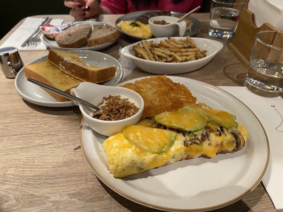 M One Cafe at Marriott bar service