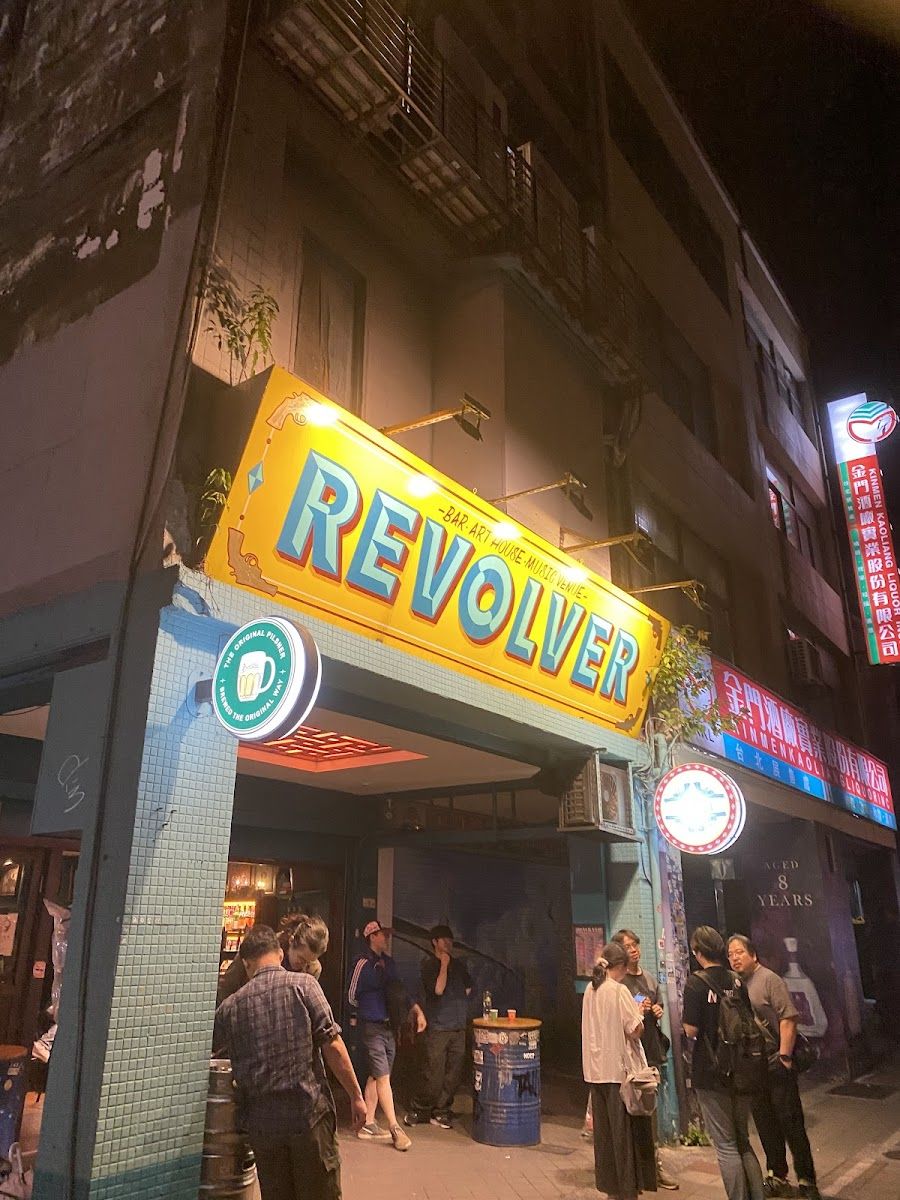 Revolver Taipei bar service