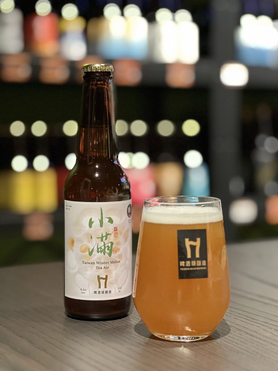 Taiwan Head Brewers bar service