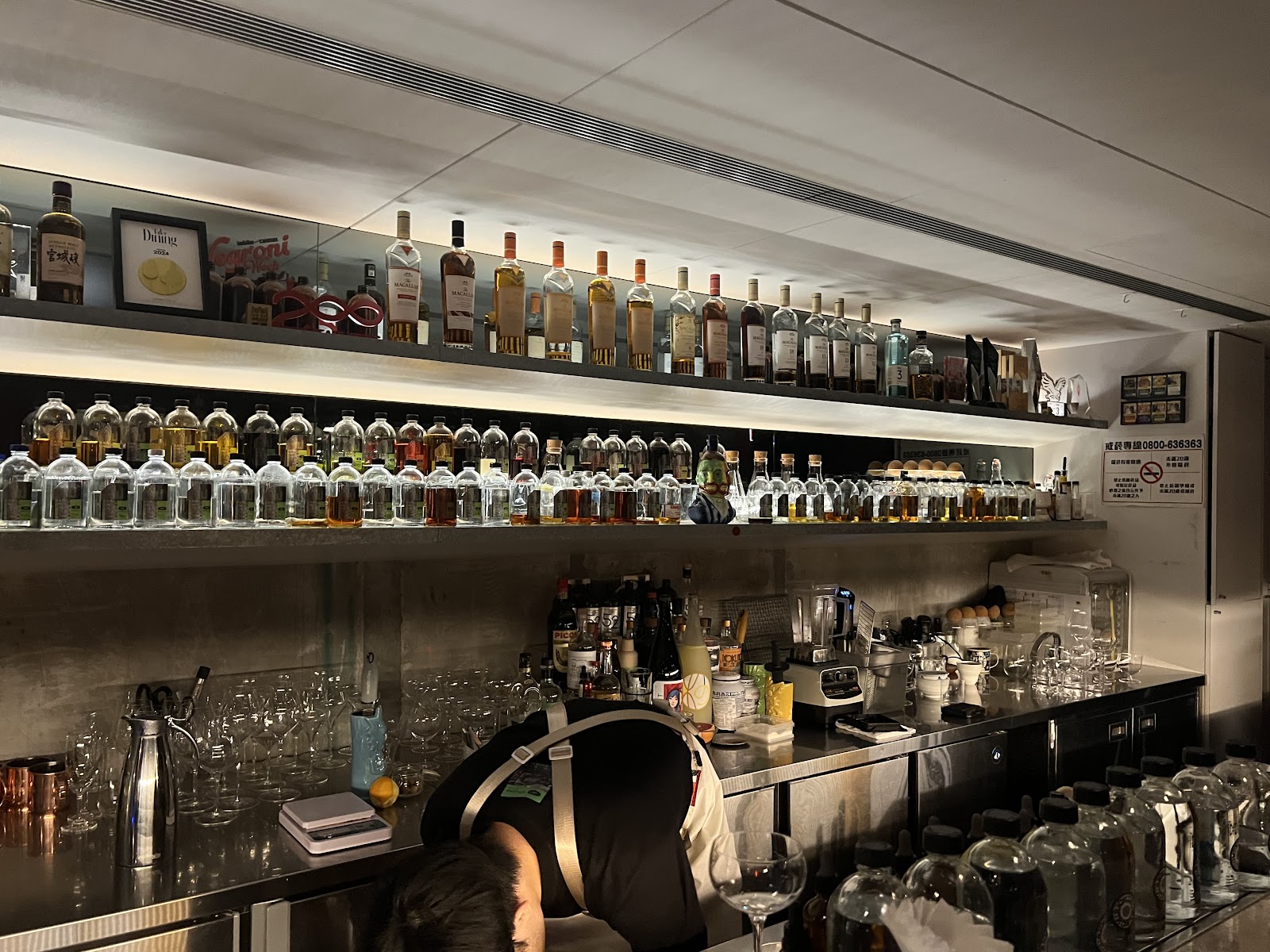 Intimate cocktail bar counter in Da'an District Taipei