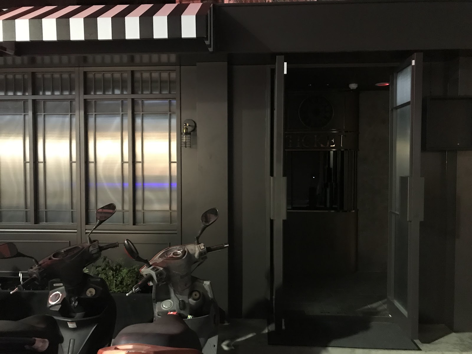 Experimental cocktail counter in Da'an District Taipei