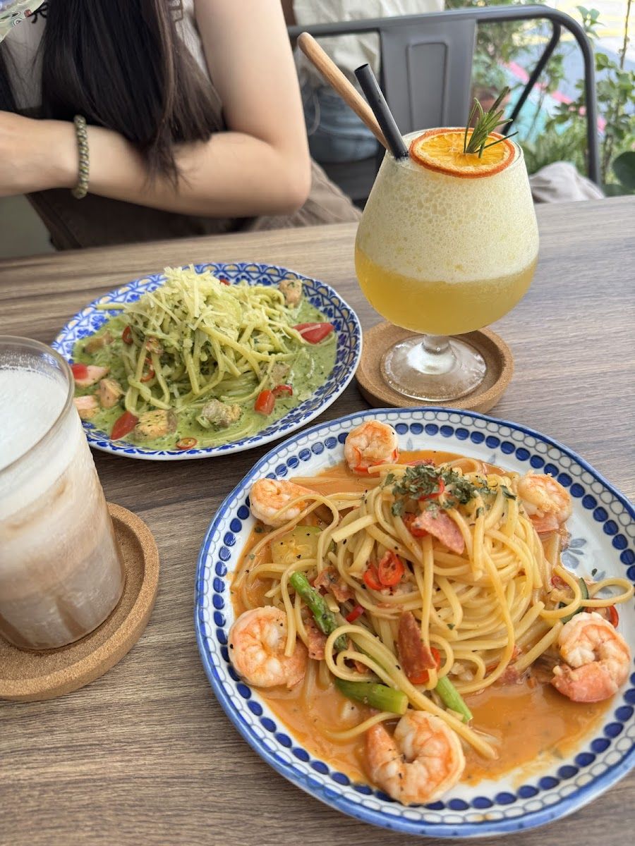 Yulius bar service