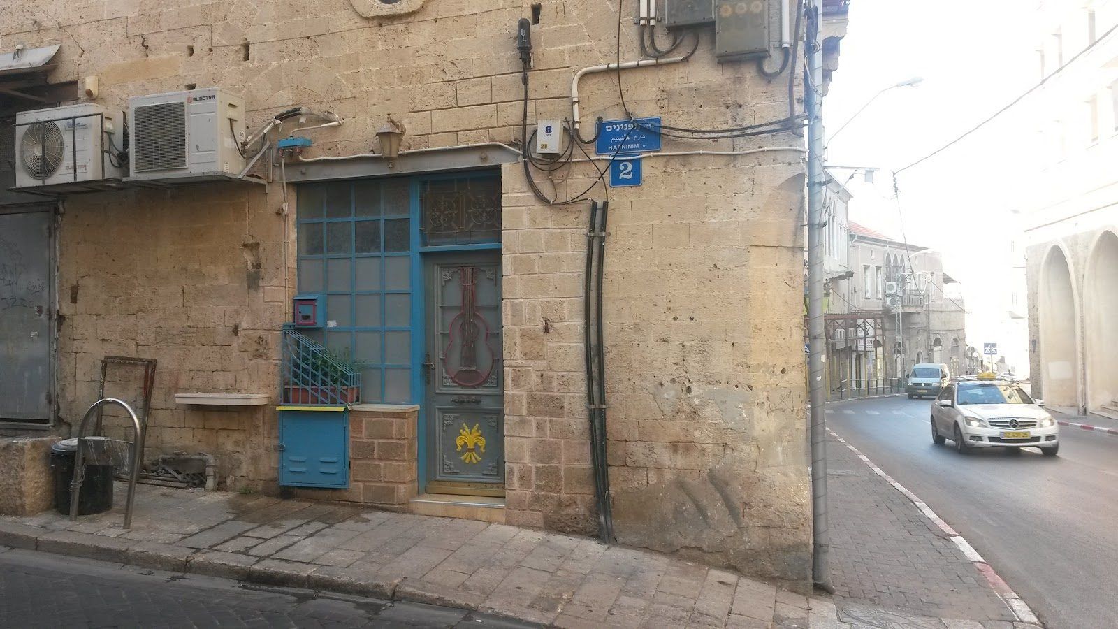 Anna Loulou Bar, Tel Aviv