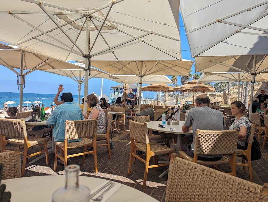 Cassis Bar Florentin atmosphere