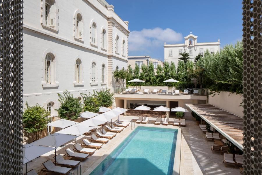 The Jaffa Hotel Pool Bar bar service