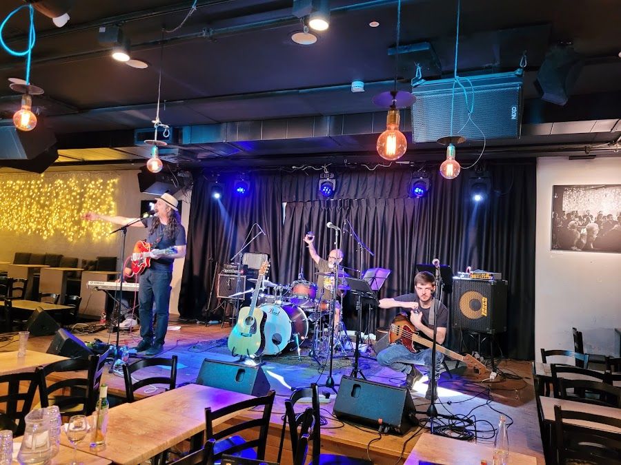 Shablul Jazz Club cocktail at the bar