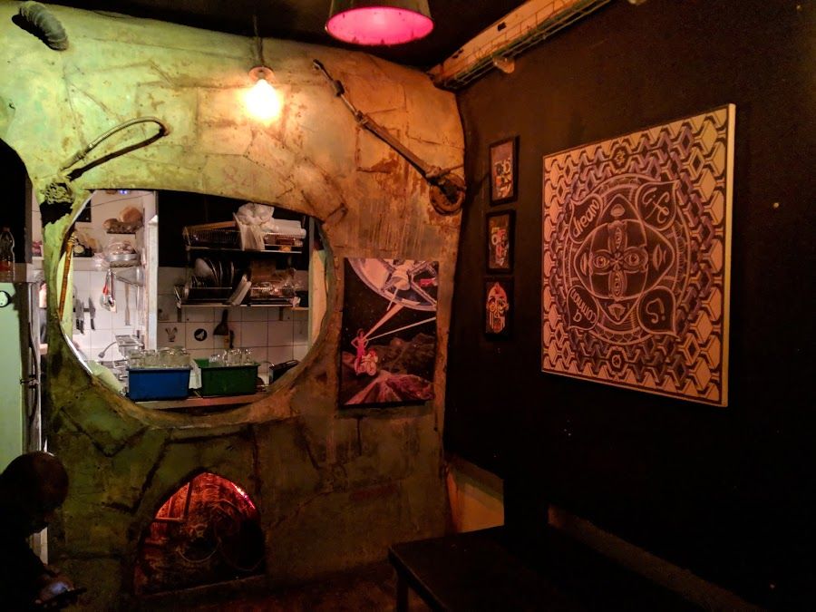 Sputnik Cocktail Bar bar service