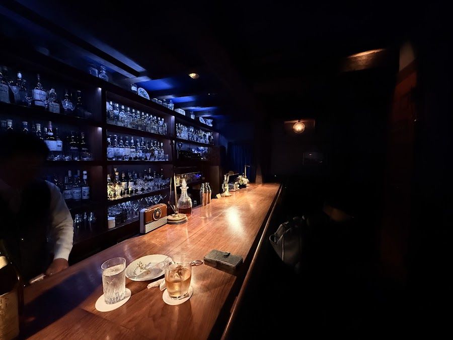 Bar Radio Aoyama atmosphere