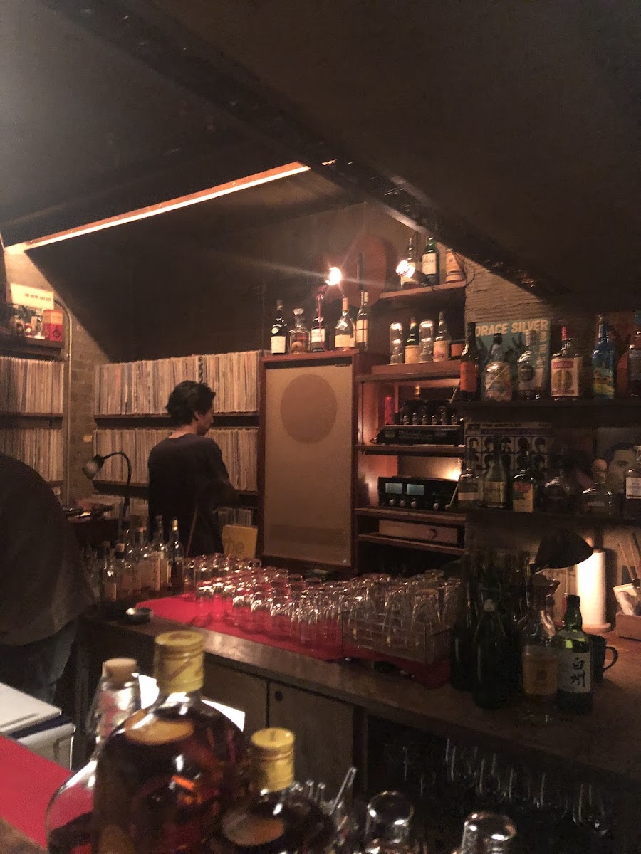 Bar Track, Tokyo