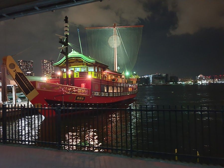 Jicoo The Floating Bar bar service