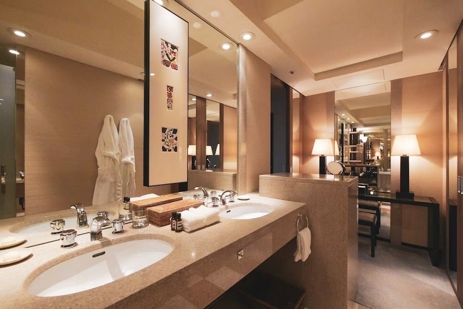 The Aviary at Park Hyatt Shinjuku atmosphere