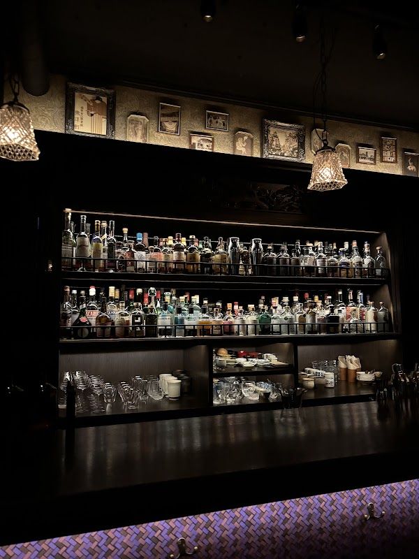 Bar High Five