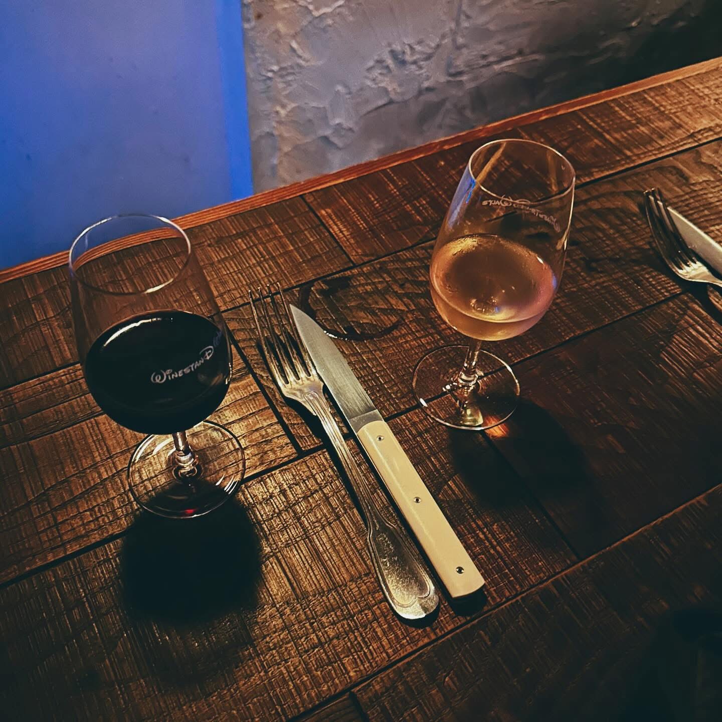 Winestand crowd