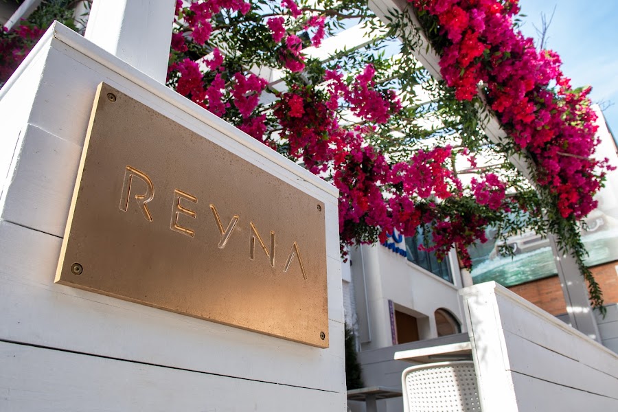 Bar Reyna room