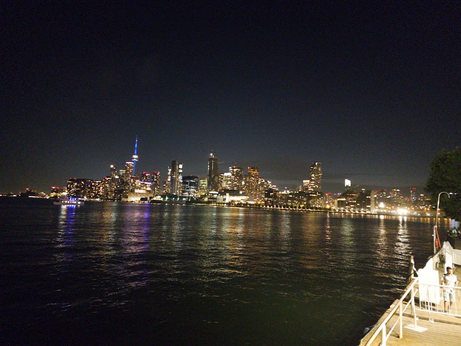 Cabana Pool Bar skyline view