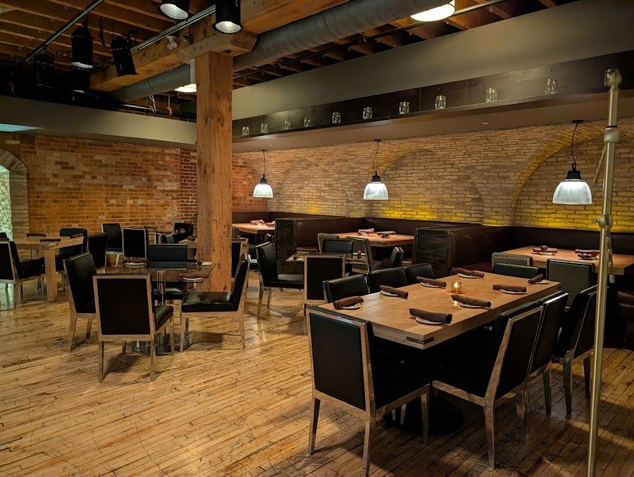 Cibo Wine Bar bar service