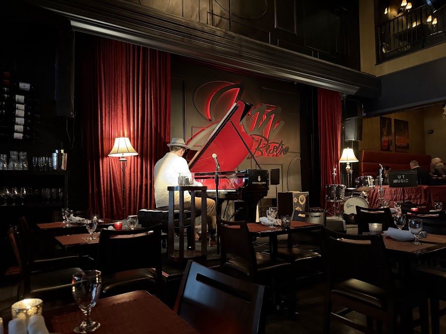Jazz Bistro bar service