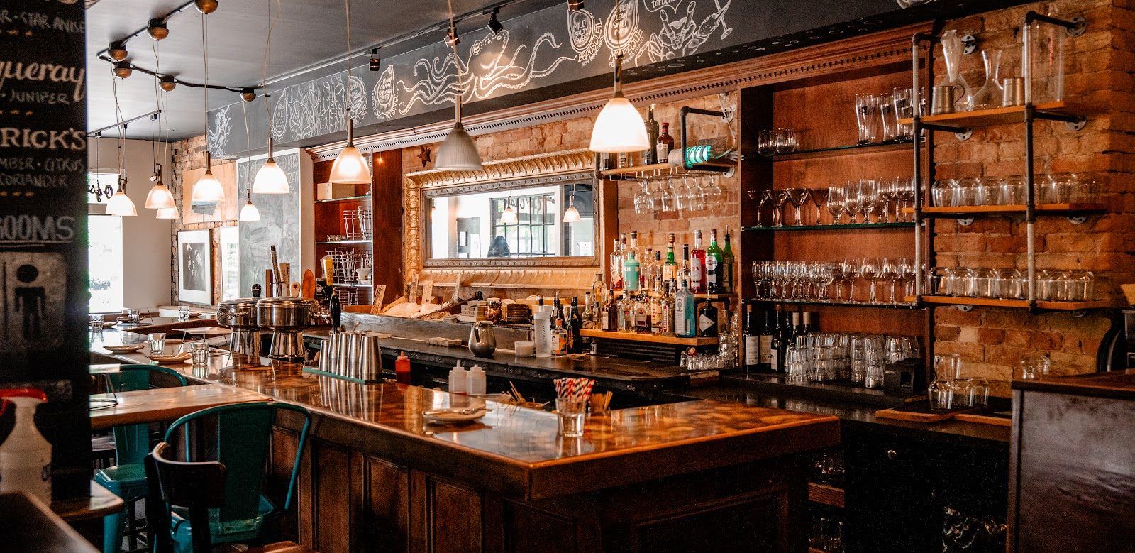 Pearl Diver Toronto bar interior