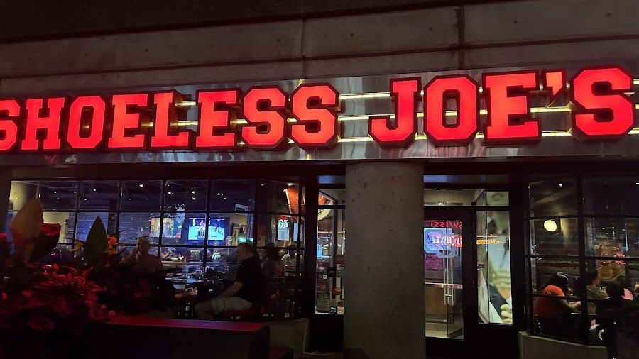 Shoeless Joe's Front Street Entertainment District atmosphere