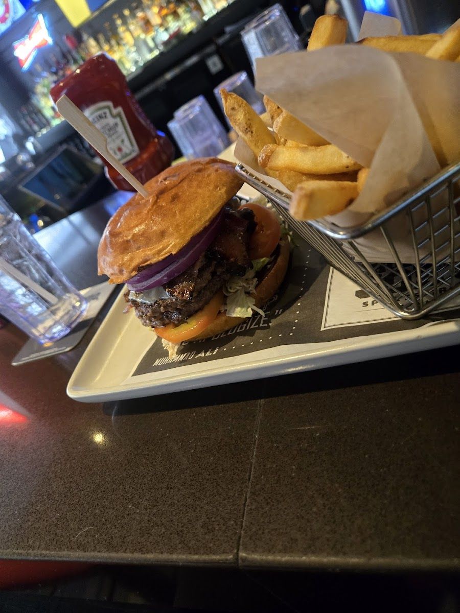 Shoeless Joe's Front Street bar service