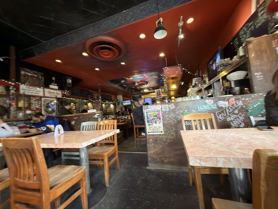 Sneaky Dee's Annex atmosphere