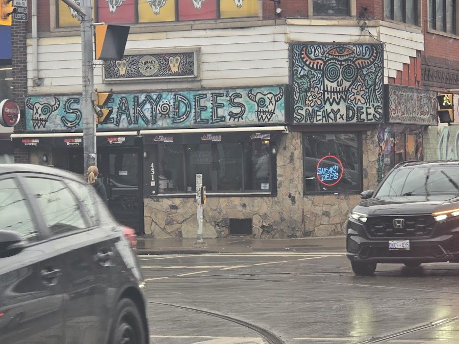 Sneaky Dee's bar service