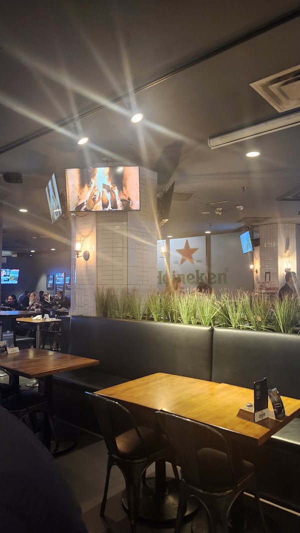 Real Sports Bar