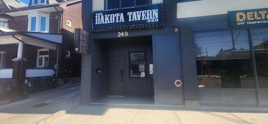 The Dakota Tavern Bloordale atmosphere