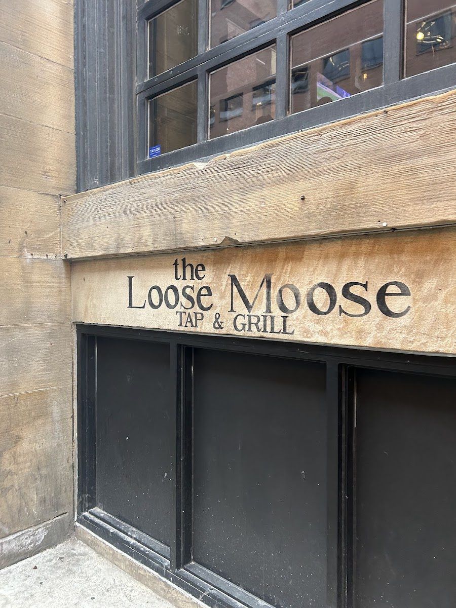 The Loose Moose bar service