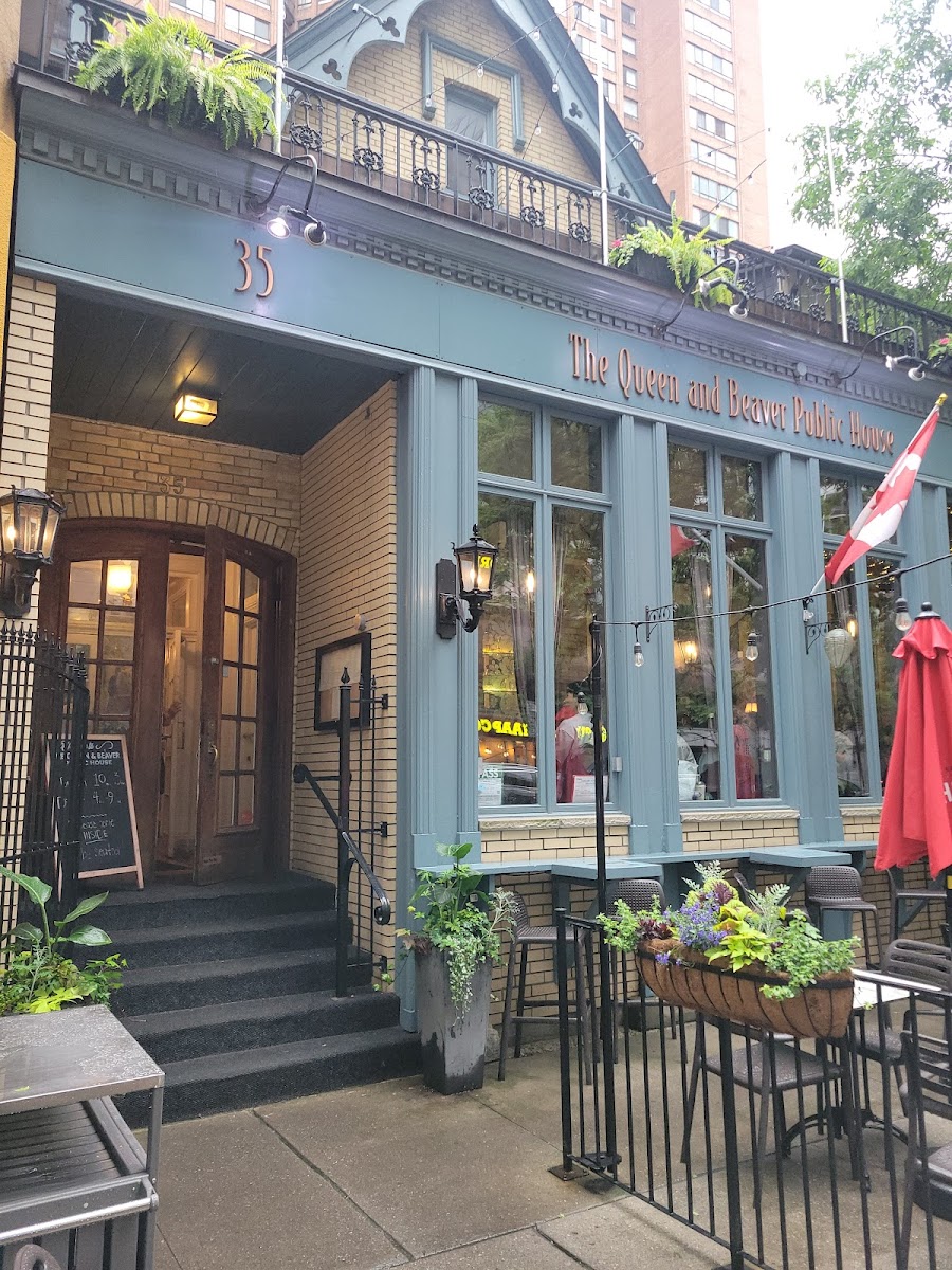 The Queen and Beaver, Toronto