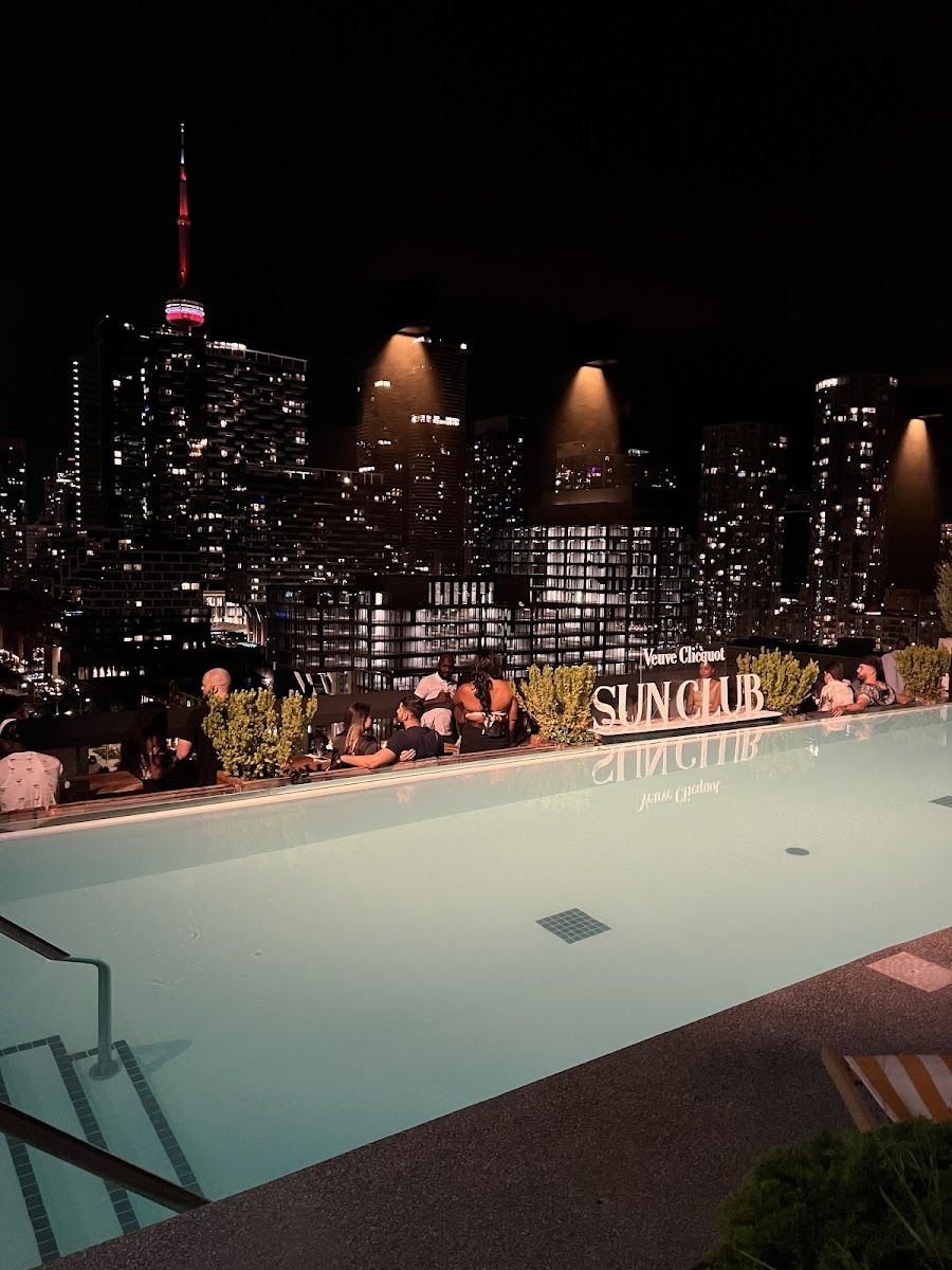The Rooftop Lounge at Thompson Toronto cocktail at the bar
